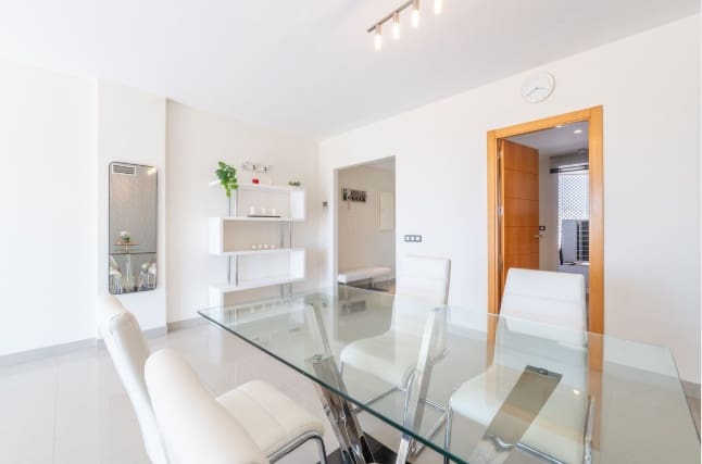 Ático de 2 habitaciones en Estepona en venta con piscina - 419.000 € (Ref: 9640475)