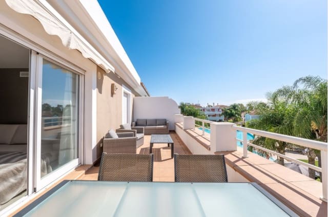 Ático de 2 habitaciones en Estepona en venta con piscina - 419.000 € (Ref: 9640475)