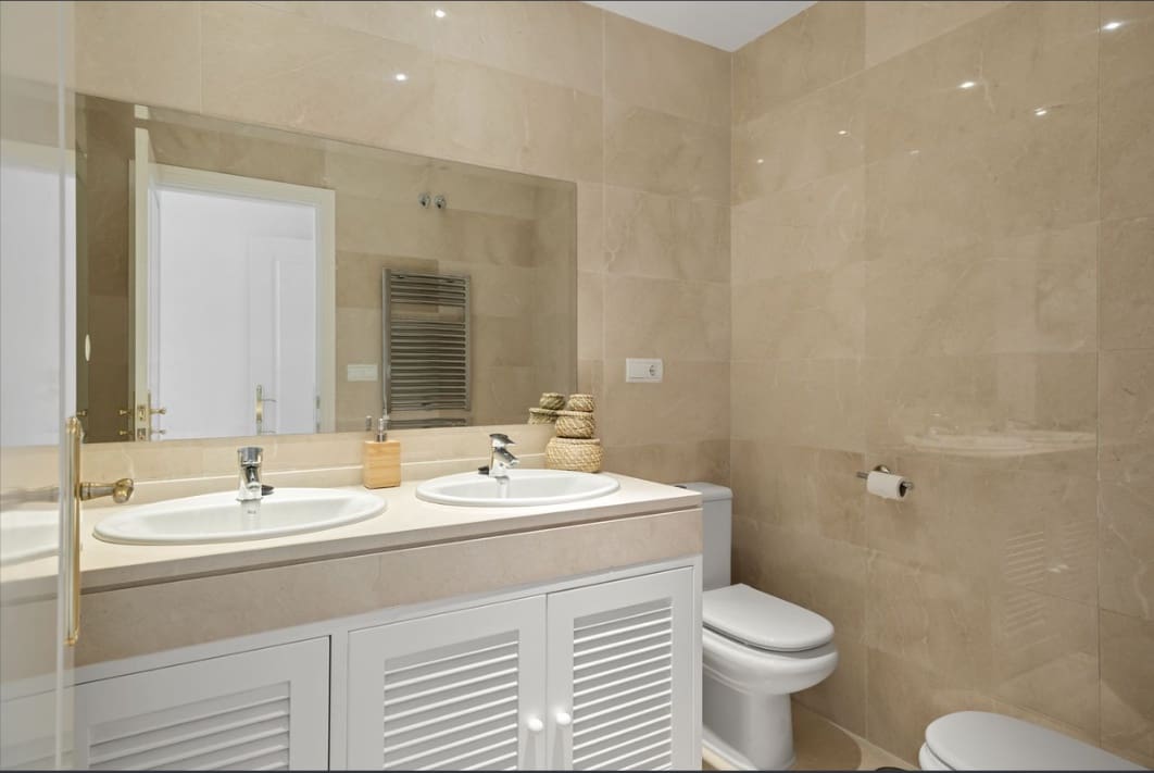 2 slaapkamer Appartement te koop in Benahavis met zwembad garage - € 455.000 (Ref: 9649788)