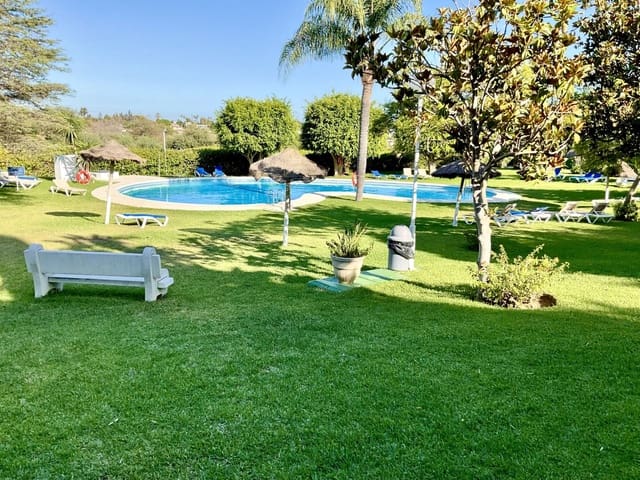 3 soveværelse Byhus til salg i Estepona med swimmingpool - € 490.000 (Ref: 9649789)