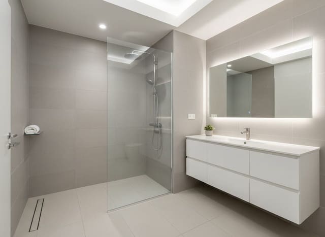 2 Zimmer Apartment zu verkaufen in Estepona mit Pool - 445.000 € (Ref: 9649815)