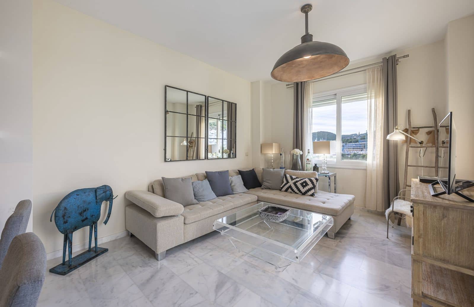 2 Zimmer Apartment zu verkaufen in Estepona mit Pool - 325.000 € (Ref: 9649857)