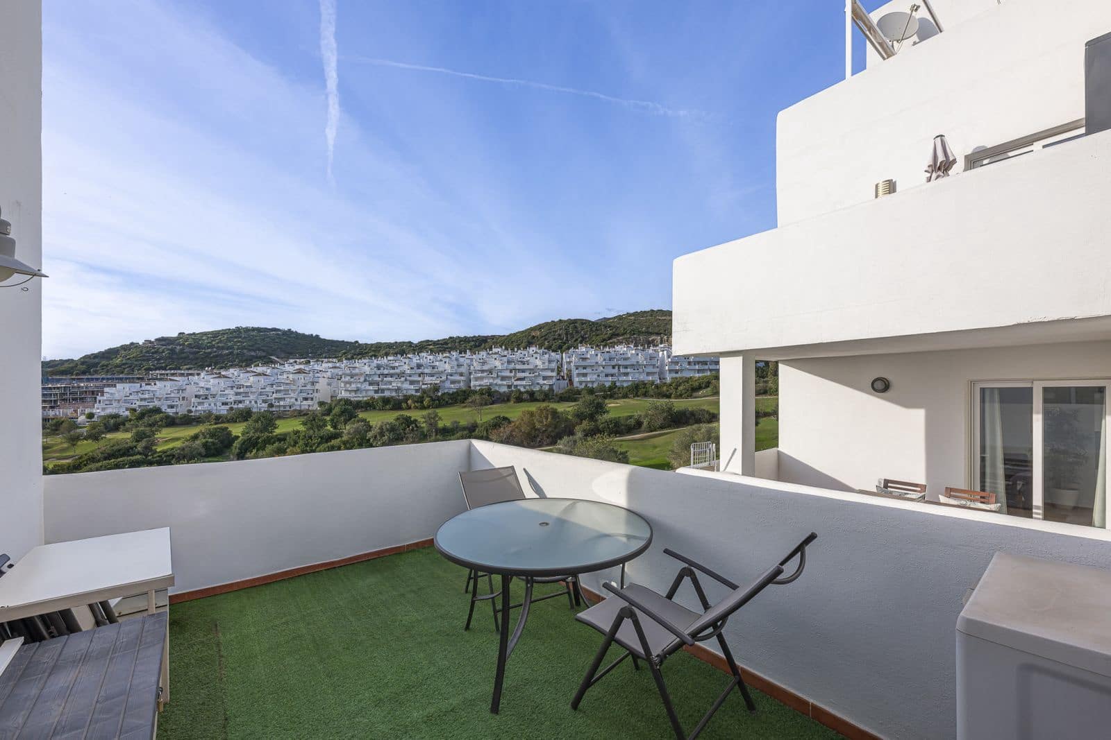 2 Zimmer Apartment zu verkaufen in Estepona mit Pool - 325.000 € (Ref: 9649857)