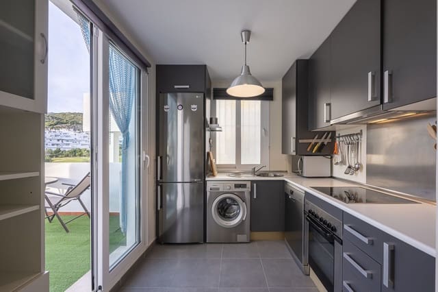 2 Zimmer Apartment zu verkaufen in Estepona mit Pool - 325.000 € (Ref: 9649857)