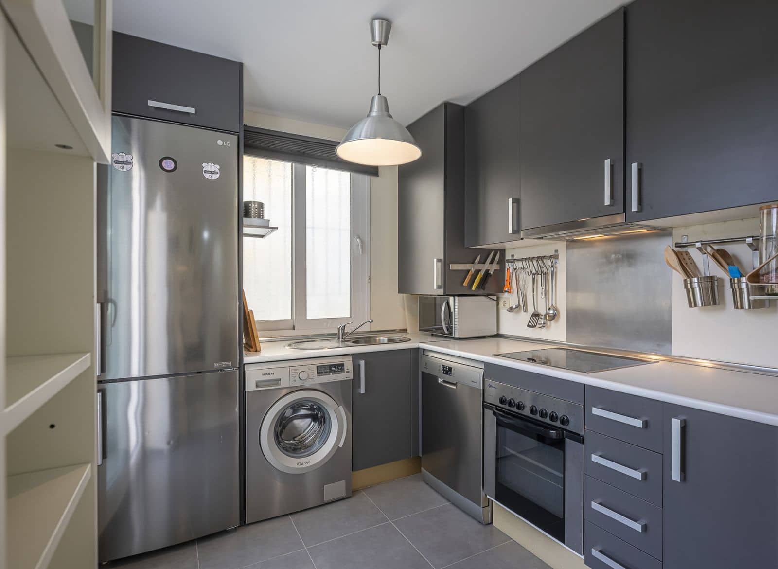 2 Zimmer Apartment zu verkaufen in Estepona mit Pool - 325.000 € (Ref: 9649857)