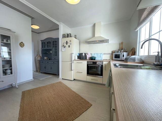 2 bedroom Penthouse for sale in Estepona with pool garage - € 419,000 (Ref: 9649915)