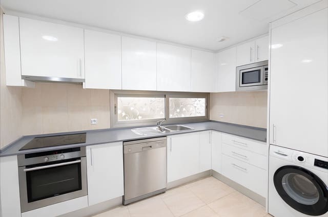 3 soveværelse Lejlighed til salg i La Cala de Mijas, Mijas med swimmingpool - € 409.000 (Ref: 9649955)