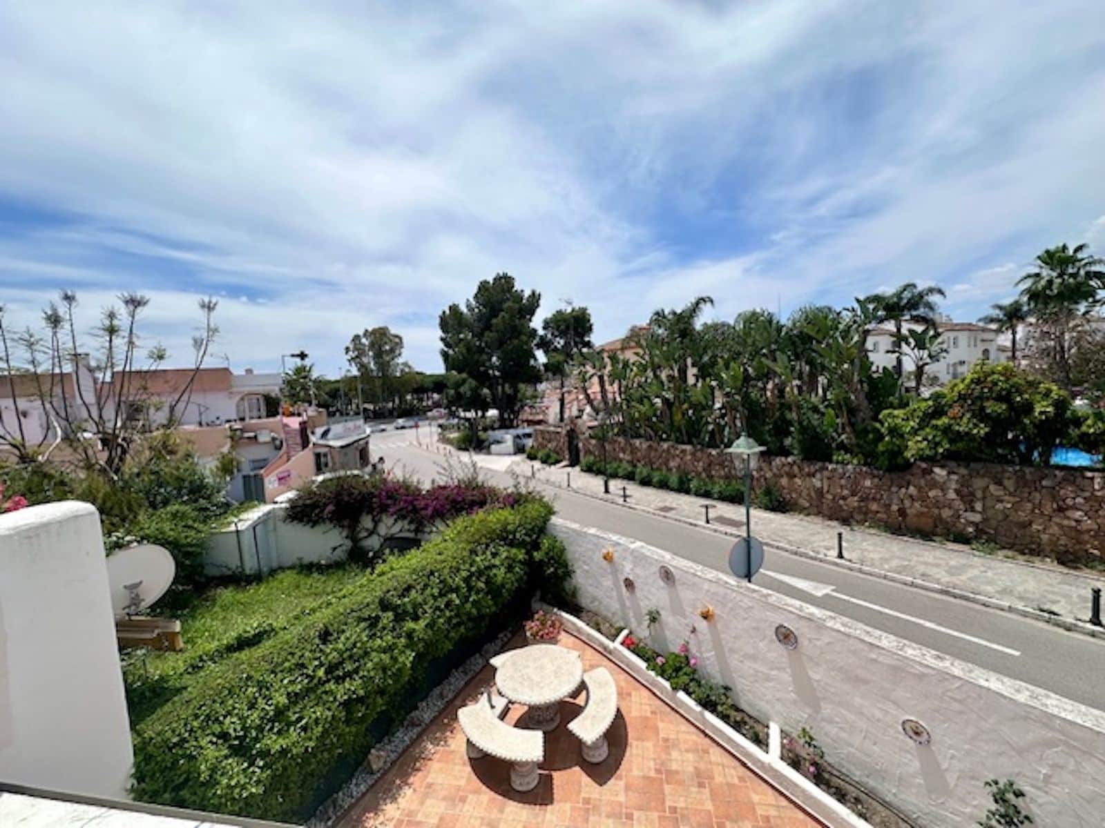 2 bedroom Apartment for sale in Estepona with pool garage - € 325,000 (Ref: 9652482)