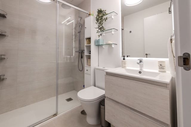 2 Zimmer Penthouse zu verkaufen in New Golden Mile, Estepona mit Pool - 495.000 € (Ref: 9656023)