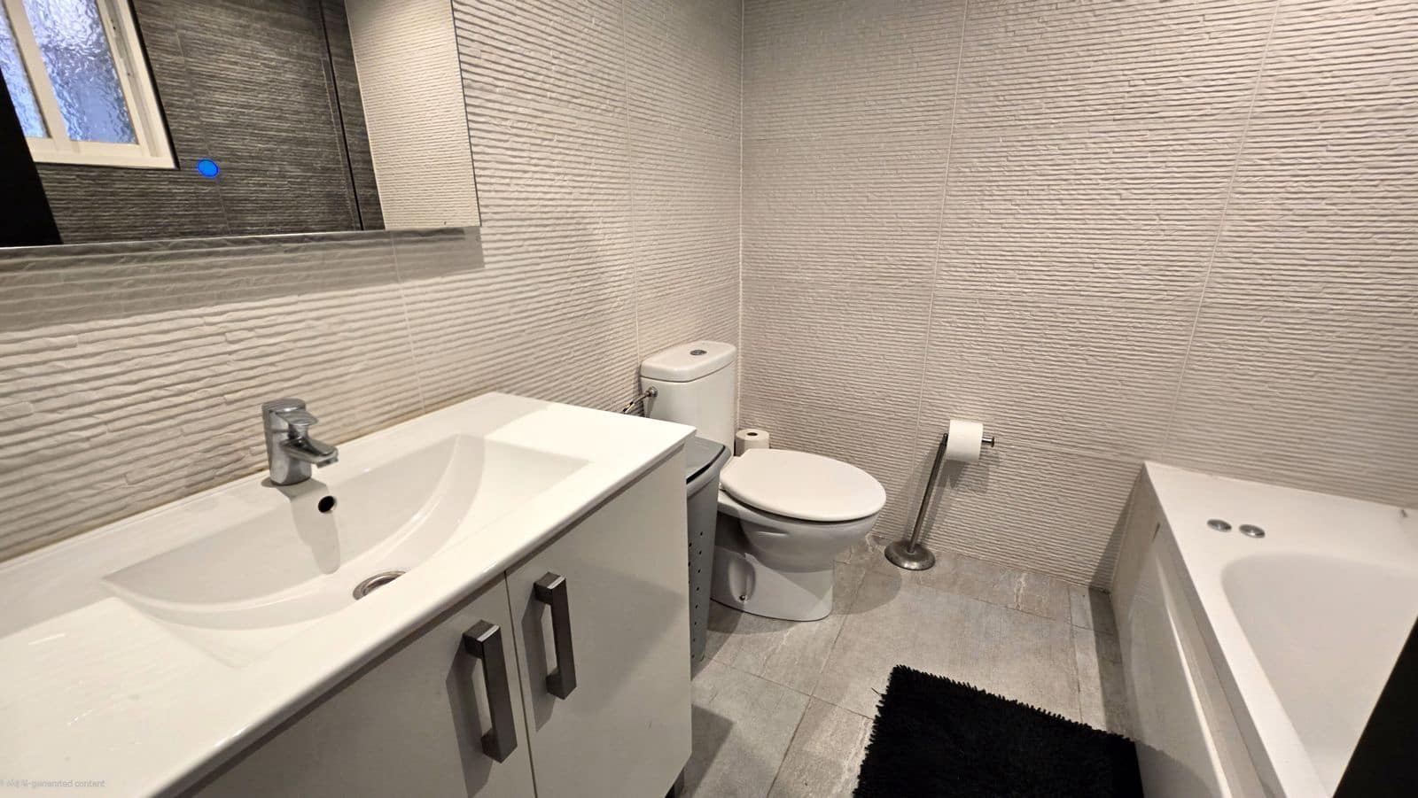 2 bedroom Apartment for sale in Calahonda with pool - € 299,950 (Ref: 9656173)