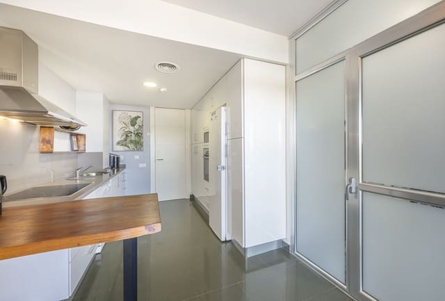 3 sovrum Lägenhet till salu i Manilva med pool garage - 450 000 € (Ref: 9656260)