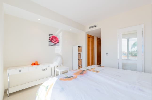 2 slaapkamer Penthouse te koop in Estepona met zwembad - € 419.000 (Ref: 9656346)