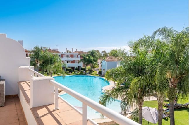 2 slaapkamer Penthouse te koop in Estepona met zwembad - € 419.000 (Ref: 9656346)