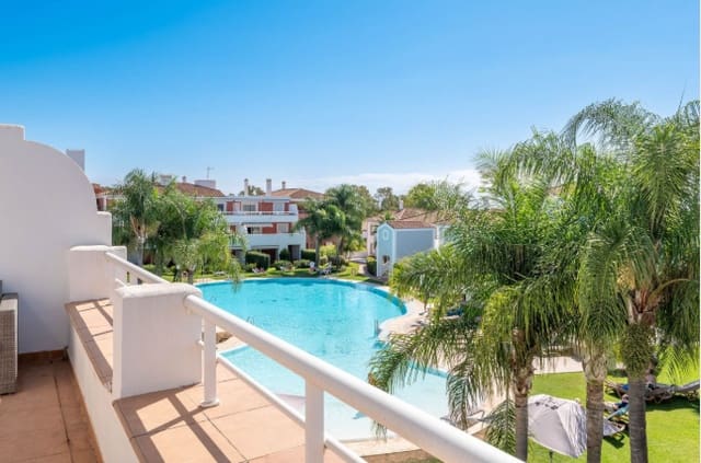 2 slaapkamer Penthouse te koop in Estepona met zwembad - € 419.000 (Ref: 9656346)