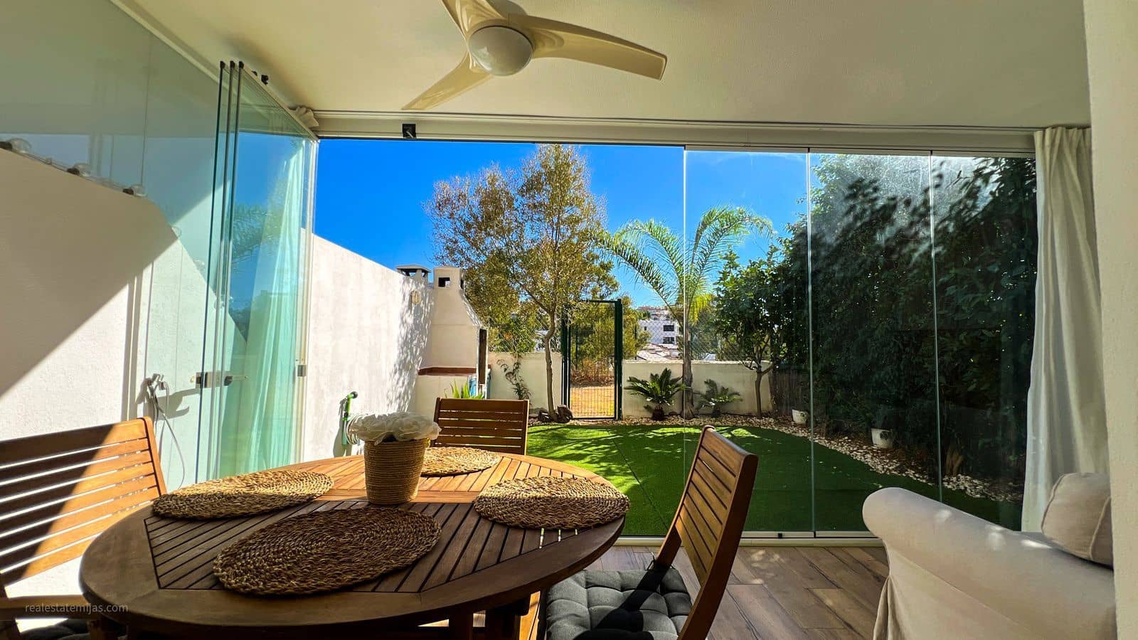 2 Zimmer Apartment zu verkaufen in La Cala de Mijas mit Pool - 360.000 € (Ref: 9656386)