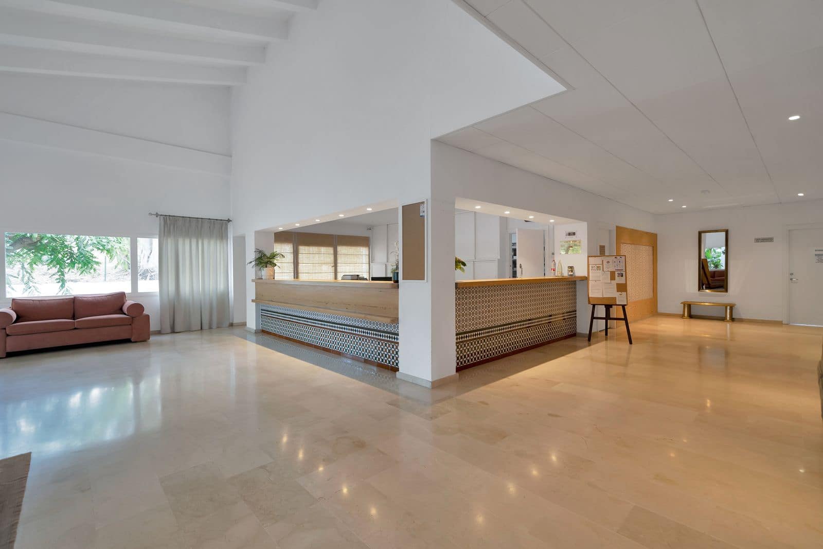 2 bedroom Apartment for sale in Estepona with pool - € 385,000 (Ref: 9656429)