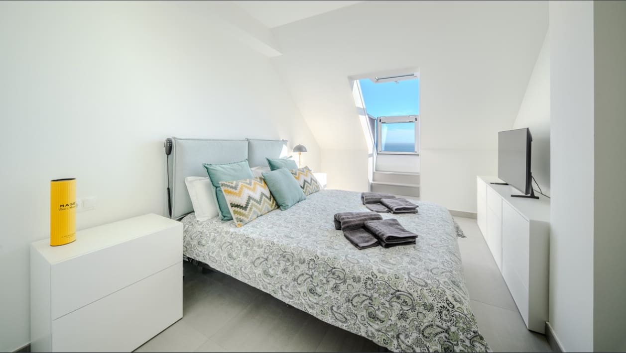 2 soveværelse Penthouse til salg i La Duquesa / Puerto de la Duquesa med swimmingpool - € 380.000 (Ref: 9656624)