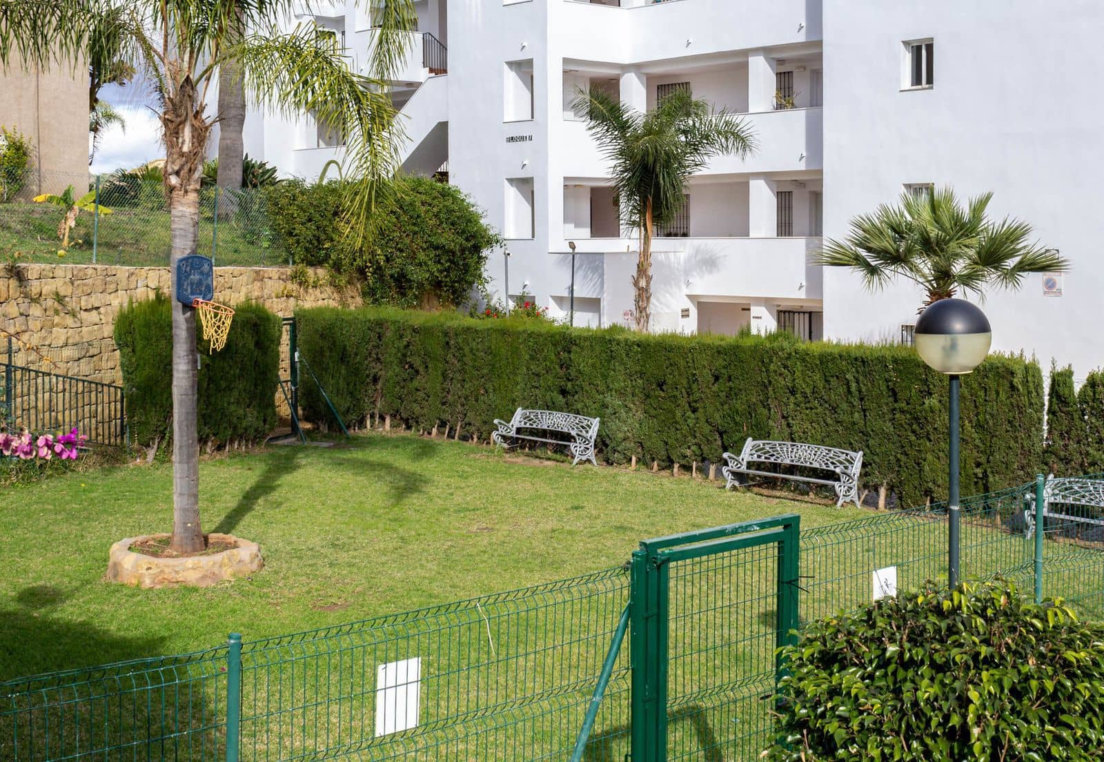 2 Zimmer Apartment zu verkaufen in La Cala de Mijas mit Pool - 325.000 € (Ref: 9659337)