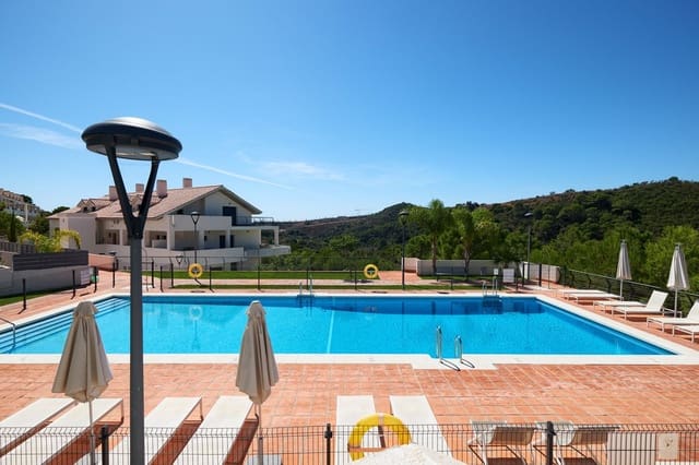 2 bedroom Apartment for sale in Selwo, Estepona with pool - € 420,000 (Ref: 9659692)