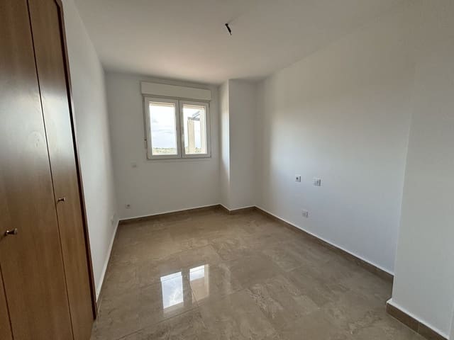 3 quarto Apartamento para venda em La Duquesa / Puerto de la Duquesa, Manilva com piscina - 258 000 € (Ref: 9662053)