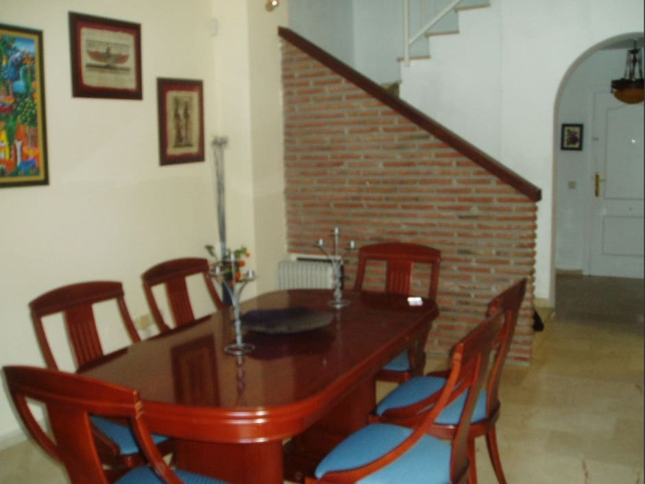 5 bedroom Townhouse for sale in Estepona with pool - € 435,000 (Ref: 9662059)