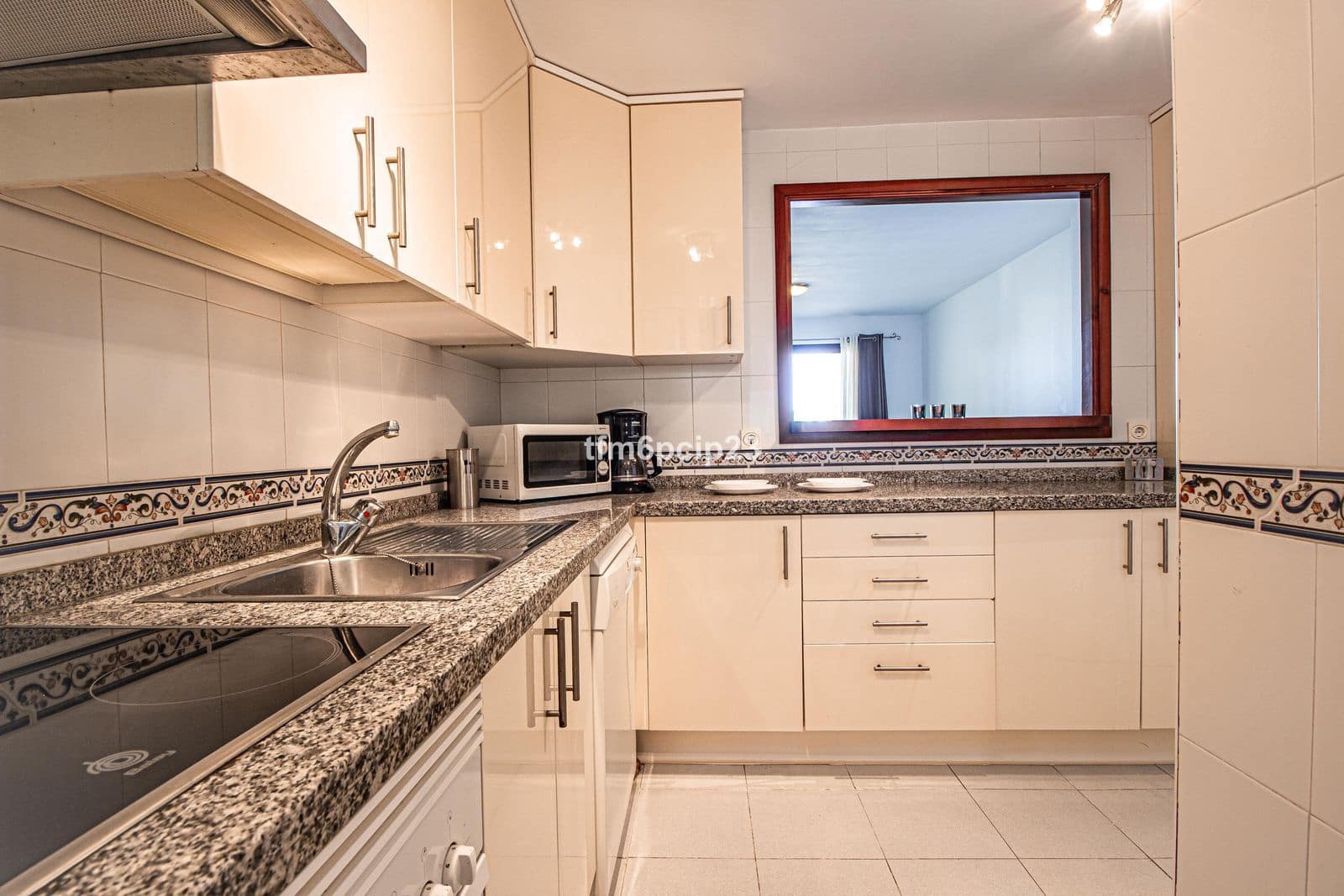 2 soveværelse Lejlighed til salg i La Duquesa / Puerto de la Duquesa med swimmingpool garage - € 255.000 (Ref: 9662196)