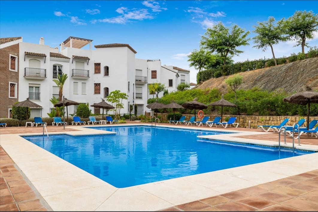 2 sypialnia Apartament na sprzedaż w Benahavis z basenem garażem - 455 000 € (Ref: 9662207)