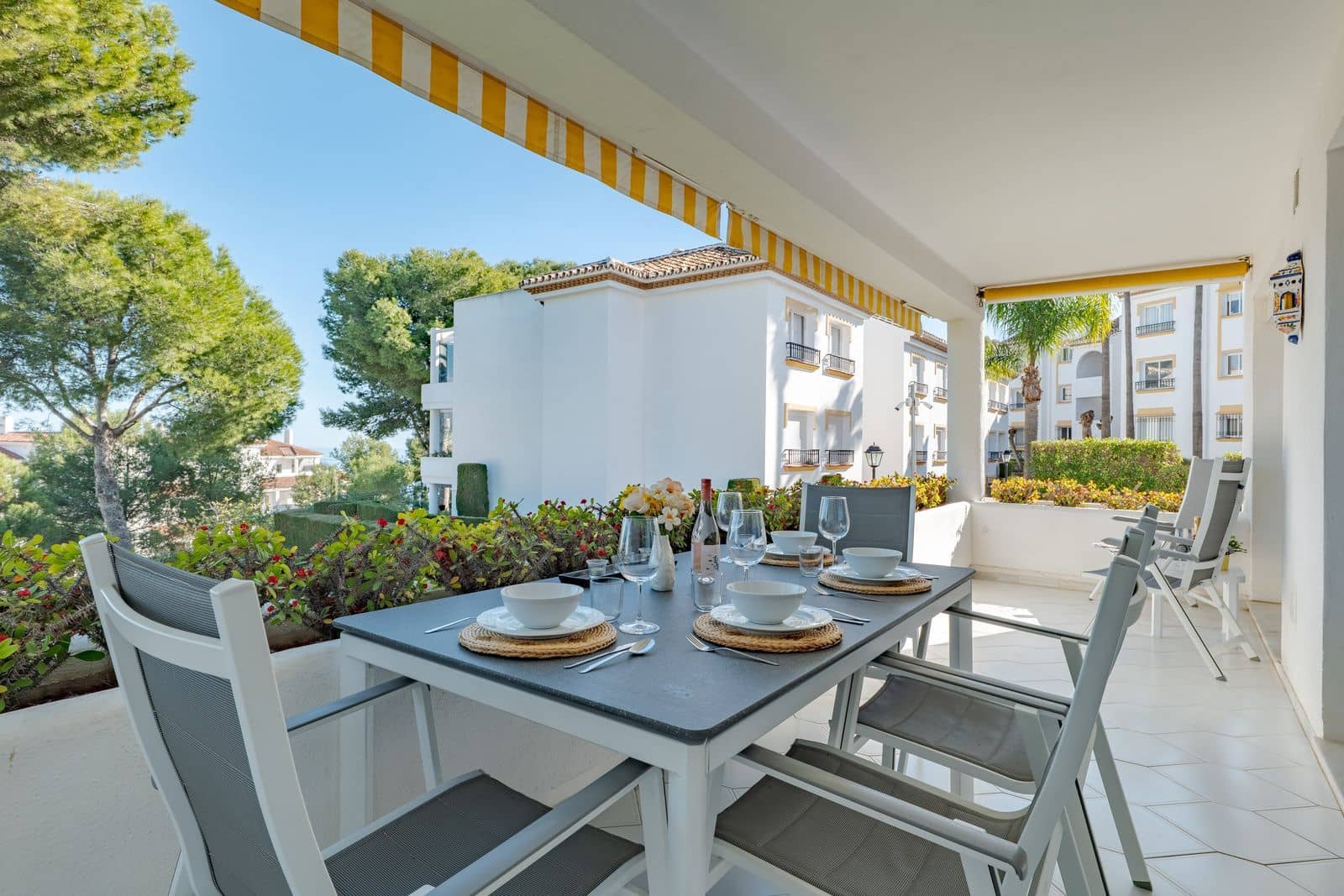 3 bedroom Apartment for sale in La Cala de Mijas with pool - € 434,000 (Ref: 9670559)