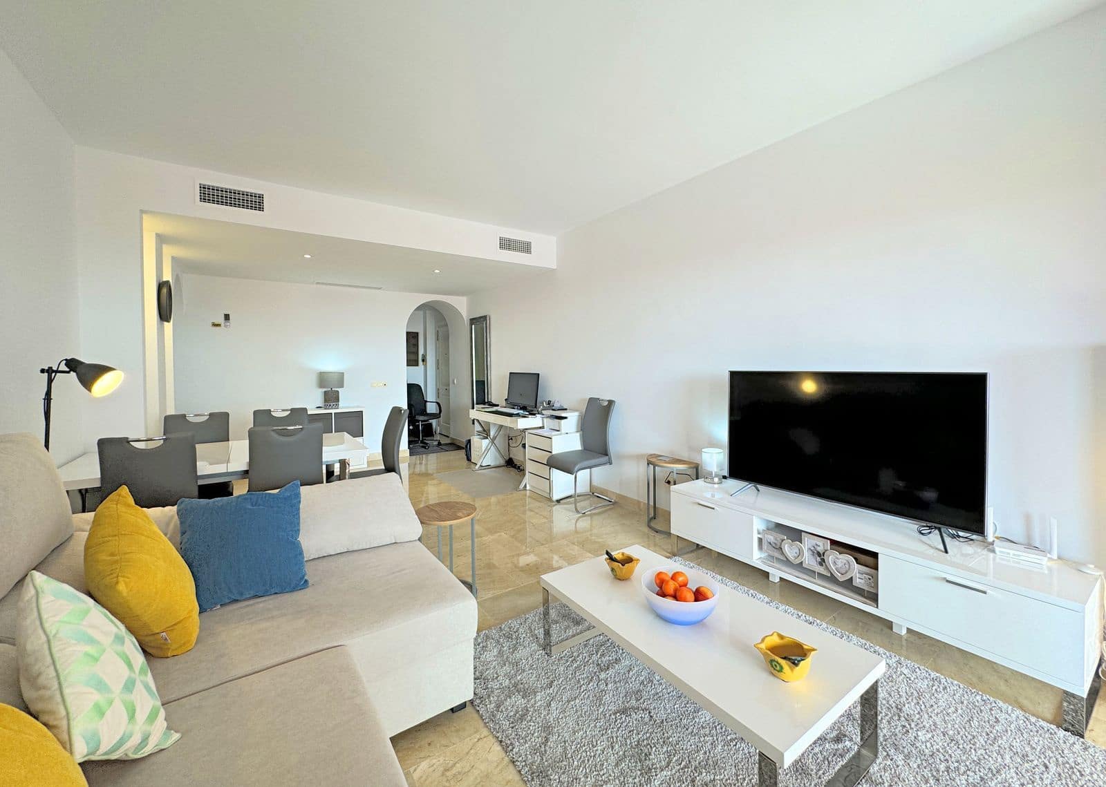 2 soverom Leilighet til salgs i La Duquesa / Puerto de la Duquesa med svømmebasseng - € 315 000 (Ref: 9670564)