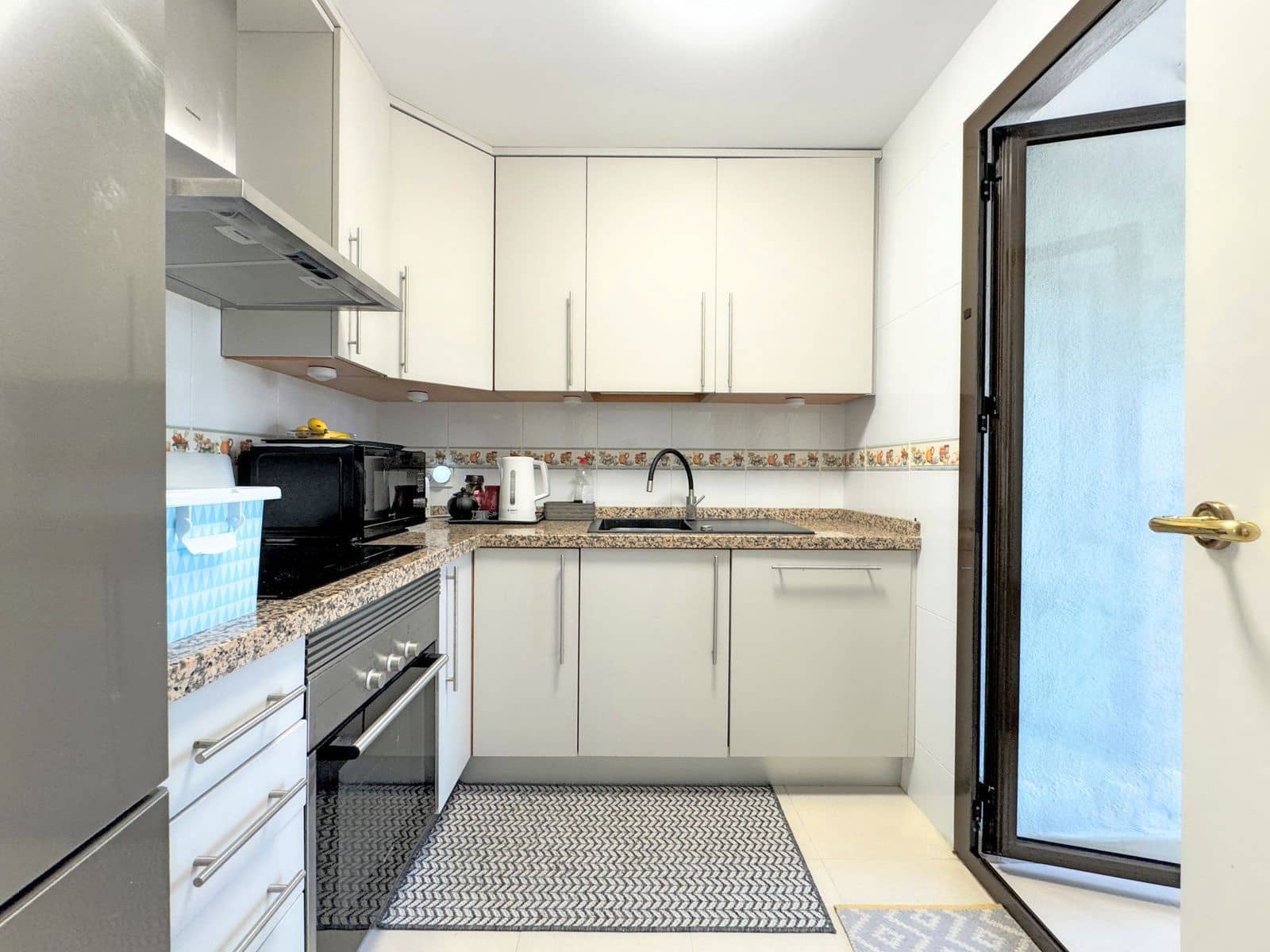 2 soverom Leilighet til salgs i La Duquesa / Puerto de la Duquesa med svømmebasseng - € 315 000 (Ref: 9670564)