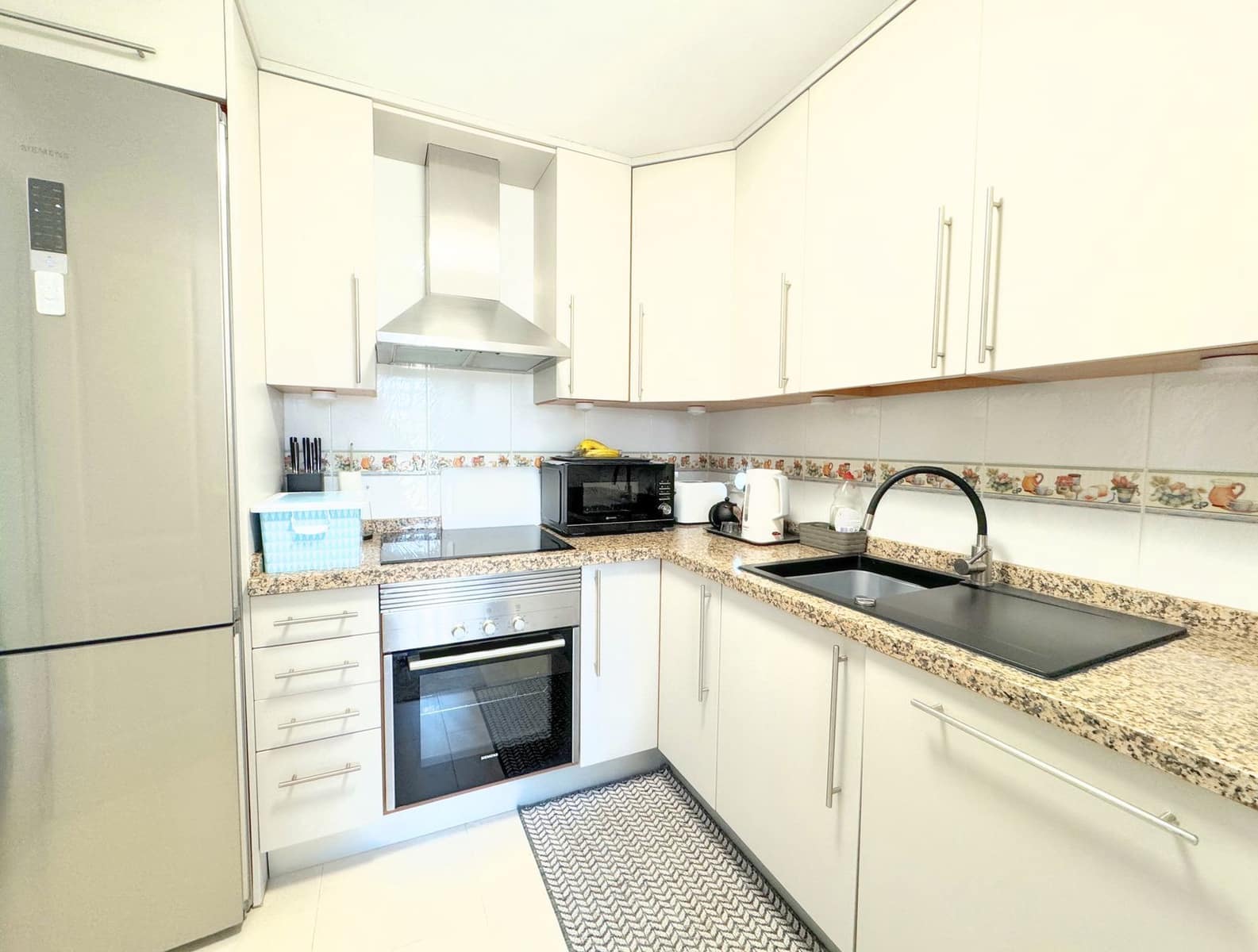 2 soverom Leilighet til salgs i La Duquesa / Puerto de la Duquesa med svømmebasseng - € 315 000 (Ref: 9670564)