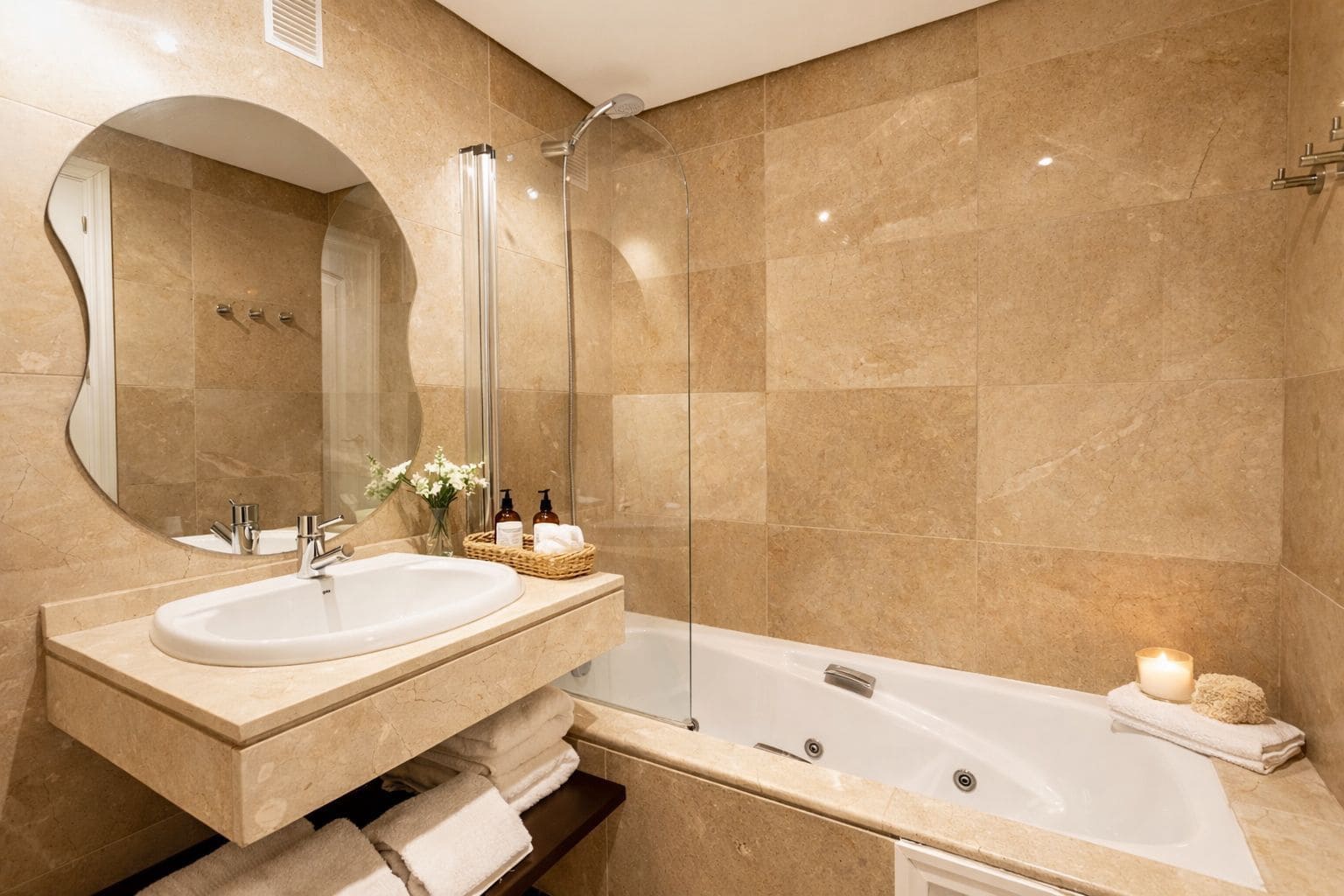 2 bedroom Apartment for sale in Manilva with pool - € 274,900 (Ref: 9670948)