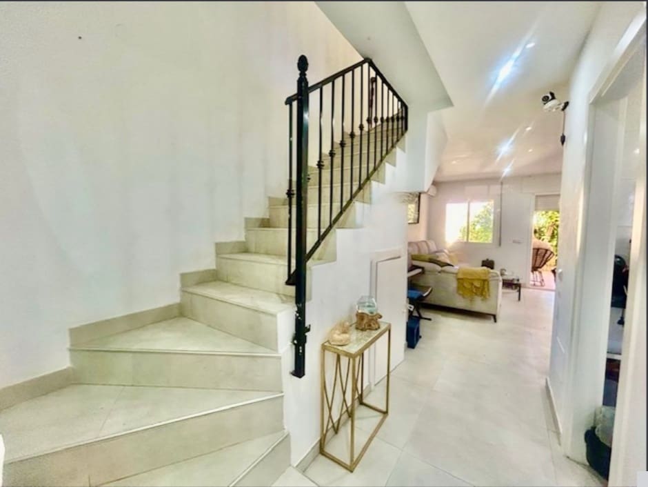 3 Zimmer Haus zu verkaufen in Estepona mit Pool - 348.000 € (Ref: 9674328)