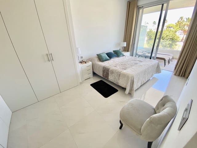 3 chambre Appartement à vendre à Estepona avec piscine garage - 500 000 € (Ref: 9674541)