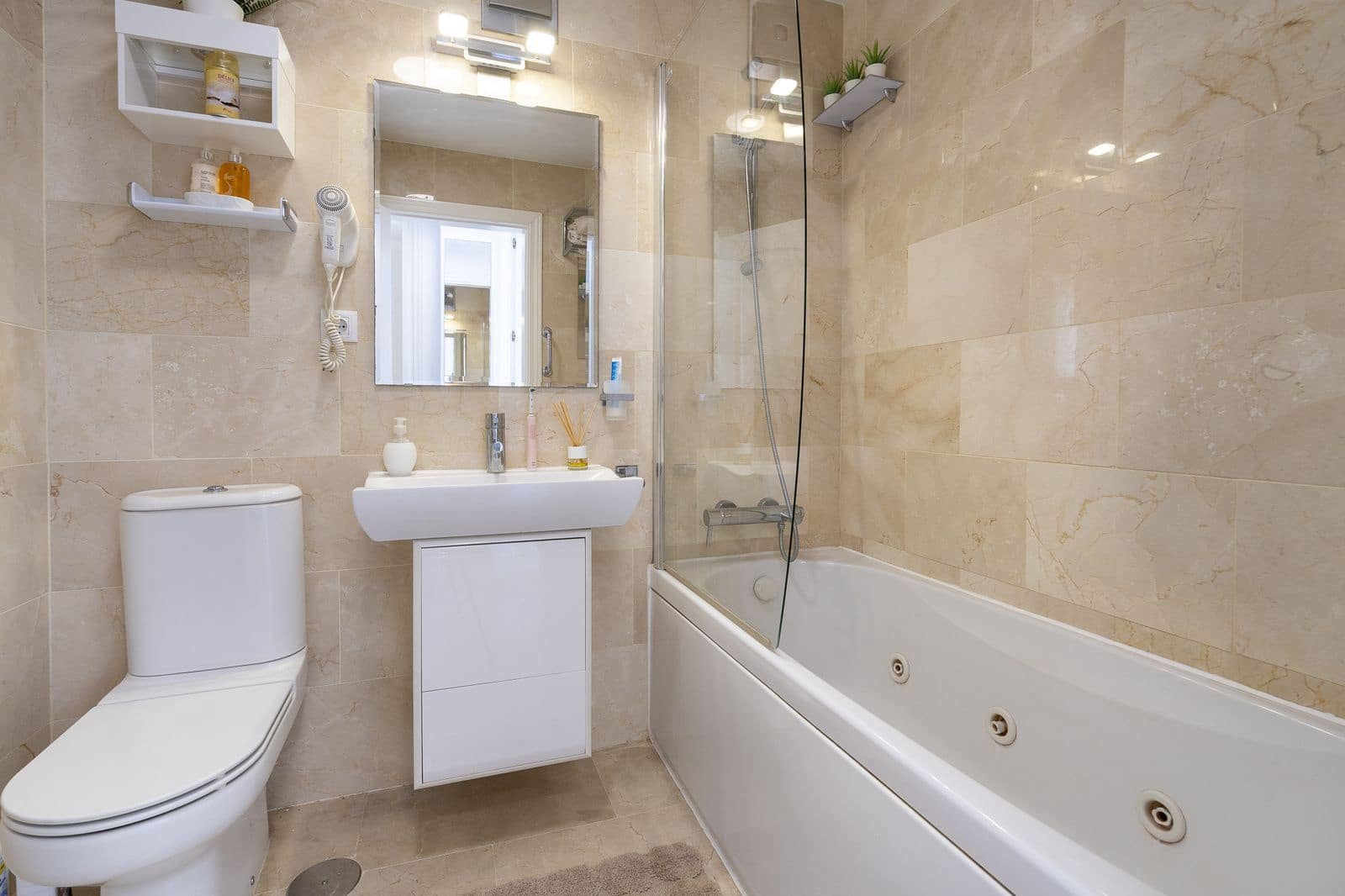 2 soverom Leilighet til salgs i Mijas Costa med svømmebasseng garasje - € 479 000 (Ref: 9674662)