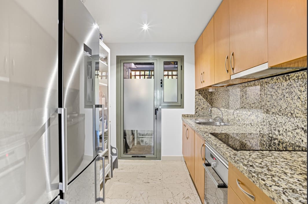 2 chambre Appartement à vendre à Estepona avec piscine - 450 000 € (Ref: 9674668)