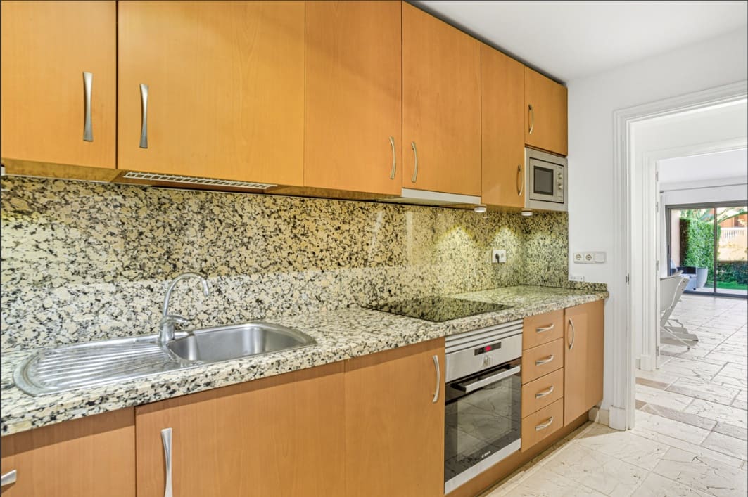 2 chambre Appartement à vendre à Estepona avec piscine - 450 000 € (Ref: 9674668)