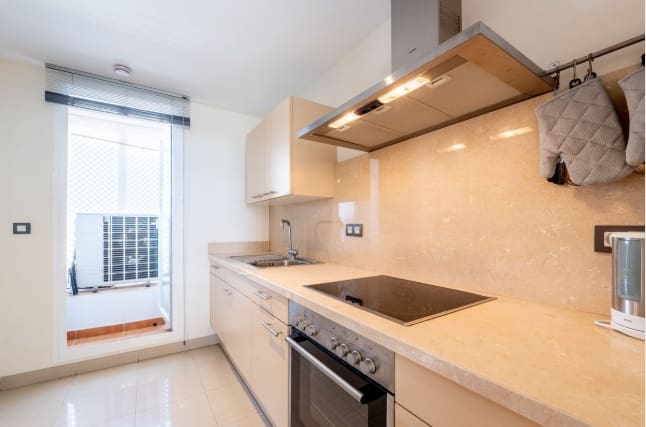 2 Zimmer Penthouse zu verkaufen in Estepona mit Pool - 419.000 € (Ref: 9674674)