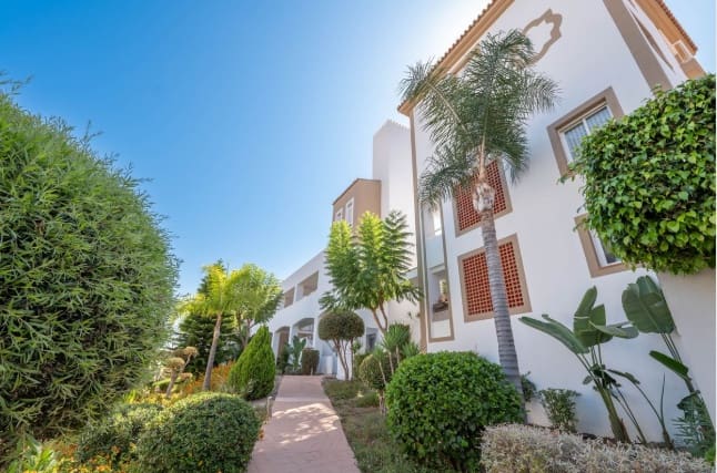 2 Zimmer Penthouse zu verkaufen in Estepona mit Pool - 419.000 € (Ref: 9674674)