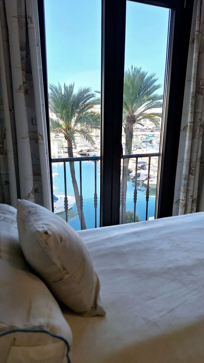 2 sypialnia Apartament na sprzedaż w La Duquesa / Puerto de la Duquesa z basenem garażem - 470 000 € (Ref: 9677691)