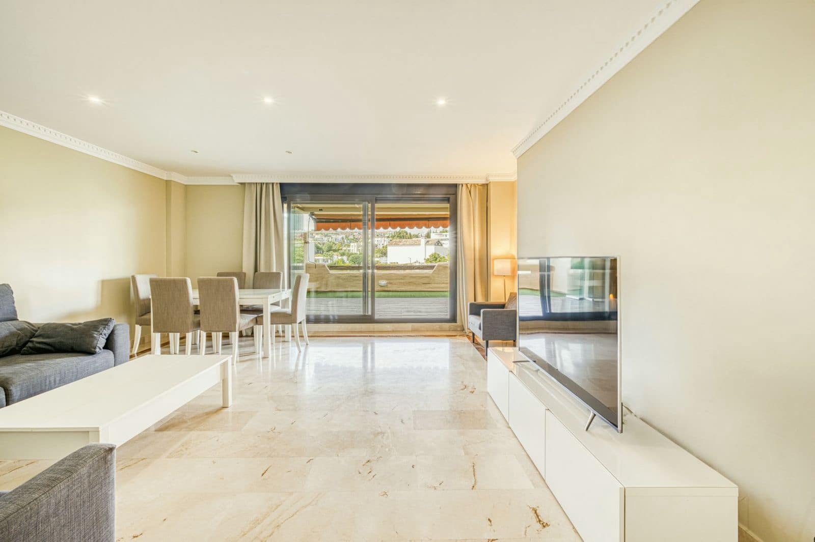 2 sypialnia Apartament na sprzedaż w Benahavis z basenem garażem - 435 000 € (Ref: 9682633)