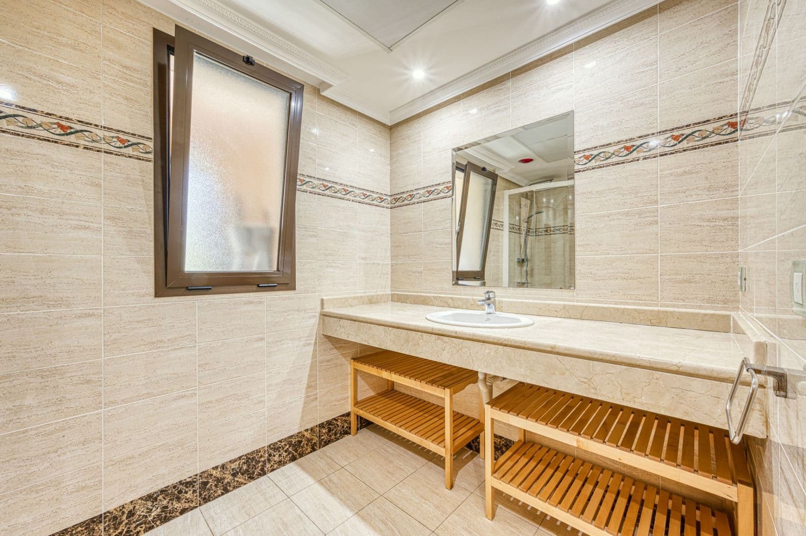 2 sypialnia Apartament na sprzedaż w Benahavis z basenem garażem - 435 000 € (Ref: 9682633)