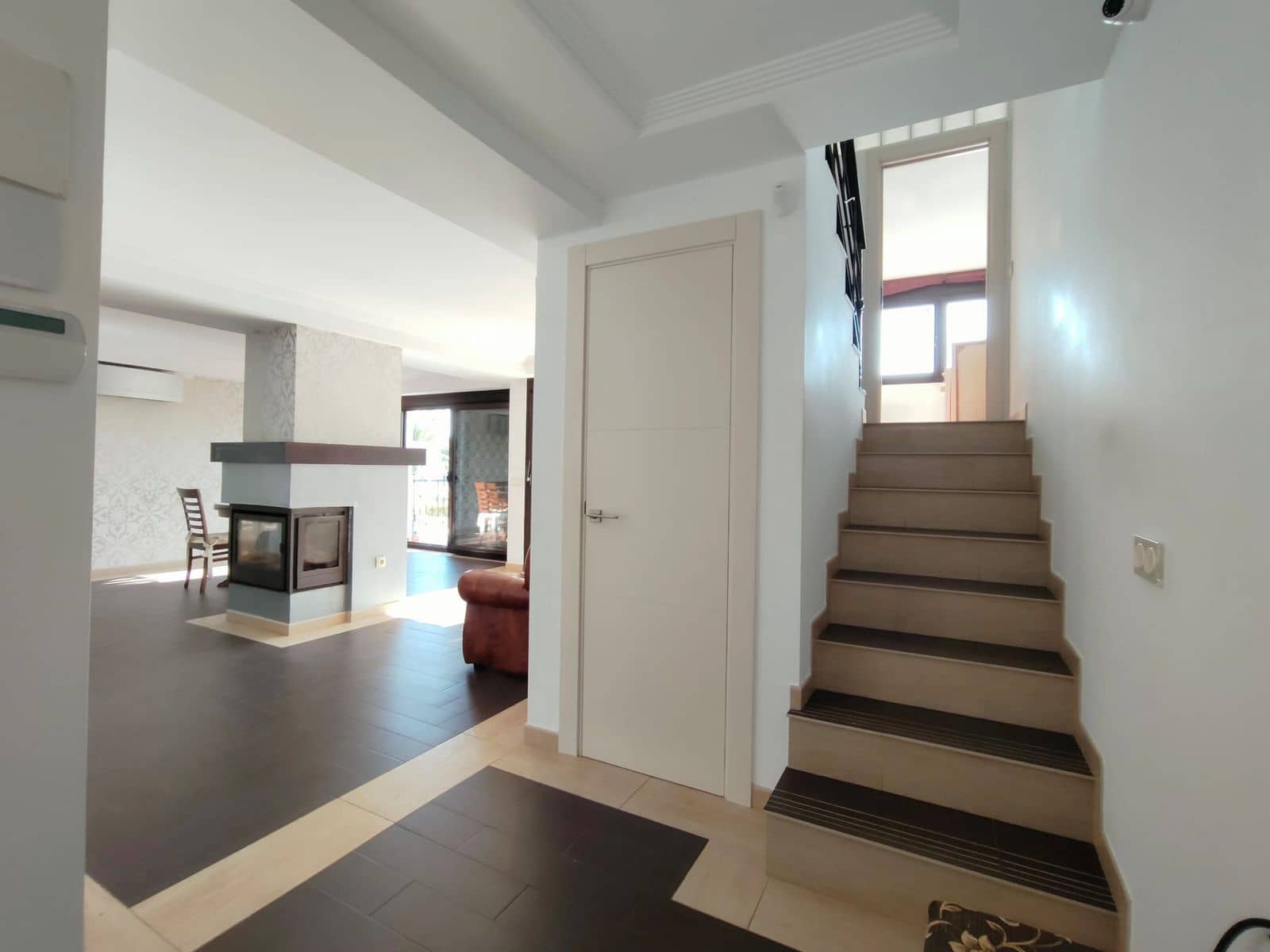 4 sovrum Takvåning till salu i Estepona med pool - 395 000 € (Ref: 9683158)