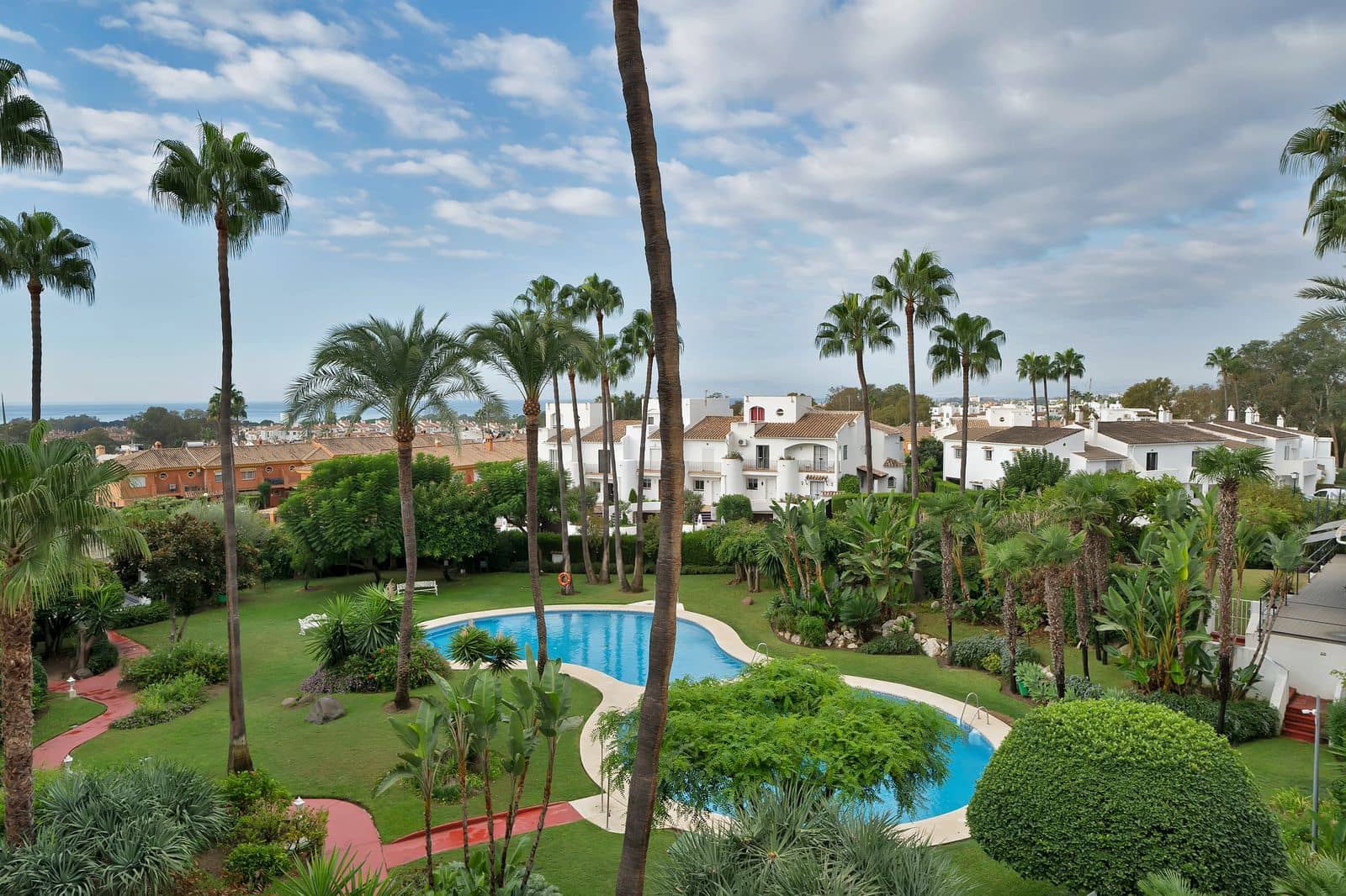 2 slaapkamer Appartement te koop in Estepona met zwembad - € 385.000 (Ref: 9683202)
