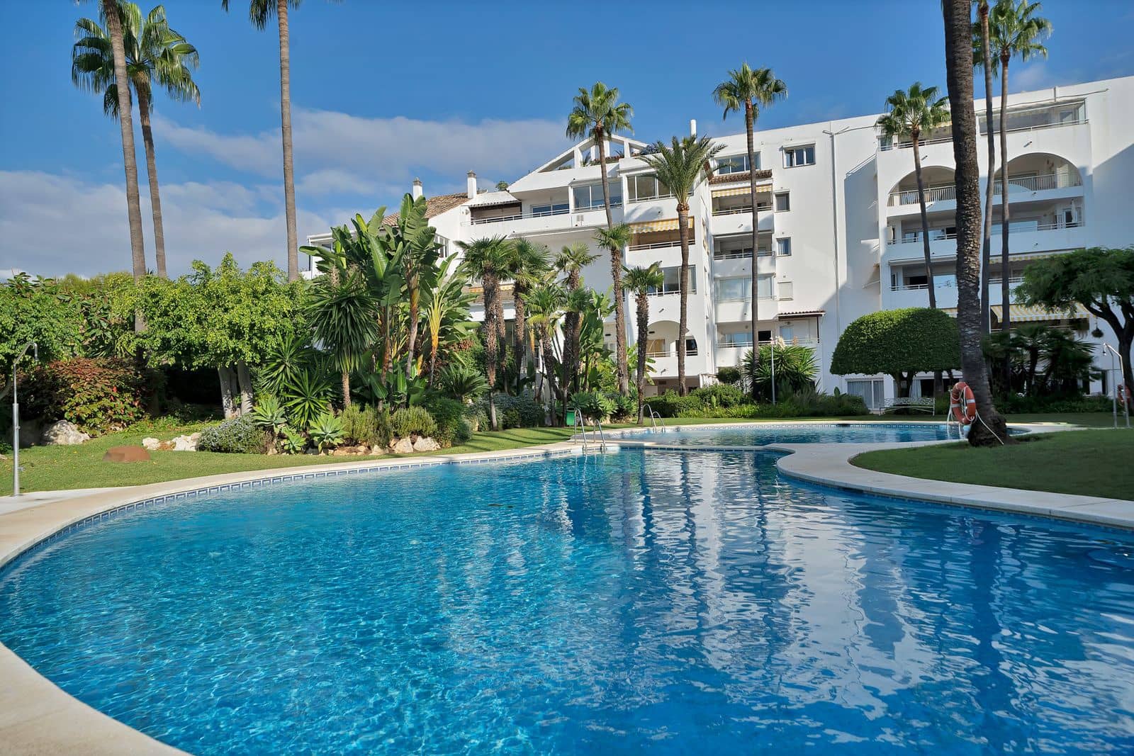 2 slaapkamer Appartement te koop in Estepona met zwembad - € 385.000 (Ref: 9683202)