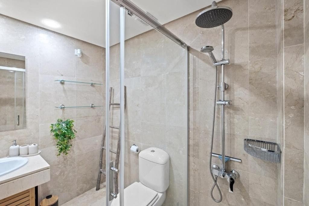 2 soveværelse Lejlighed til salg i La Duquesa / Puerto de la Duquesa med swimmingpool - € 430.000 (Ref: 9683214)