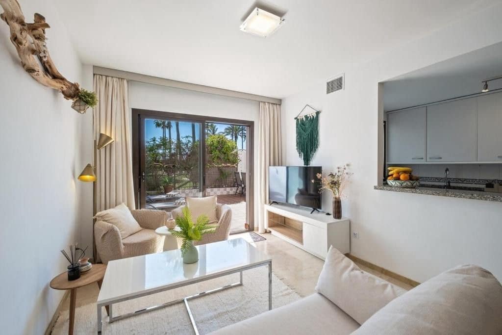 2 soveværelse Lejlighed til salg i La Duquesa / Puerto de la Duquesa med swimmingpool - € 430.000 (Ref: 9683214)