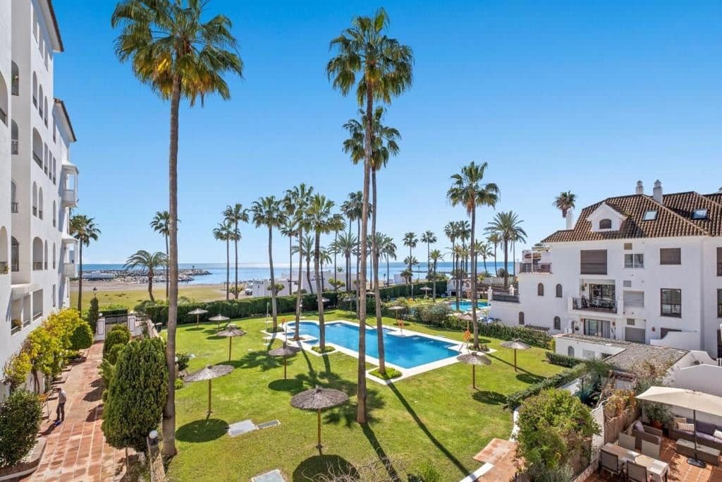 2 soveværelse Lejlighed til salg i La Duquesa / Puerto de la Duquesa med swimmingpool - € 430.000 (Ref: 9683214)