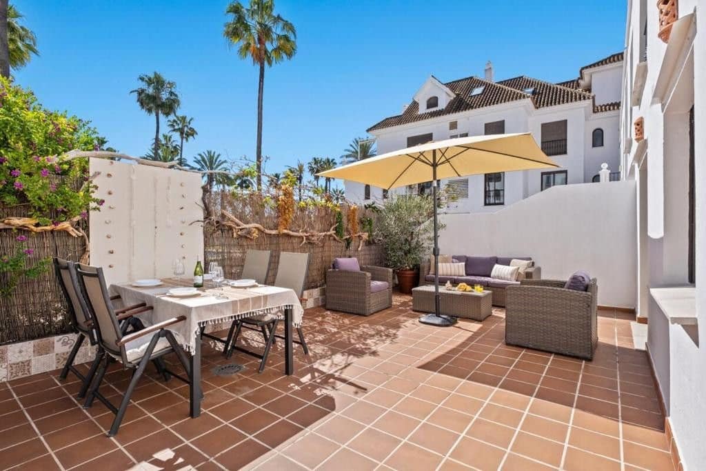 2 soveværelse Lejlighed til salg i La Duquesa / Puerto de la Duquesa med swimmingpool - € 430.000 (Ref: 9683214)