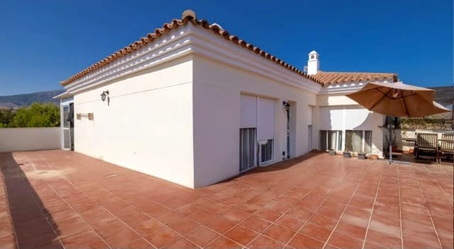 2 bedroom Penthouse for sale in Mijas Golf, Mijas with pool garage - € 449,000 (Ref: 9683268)